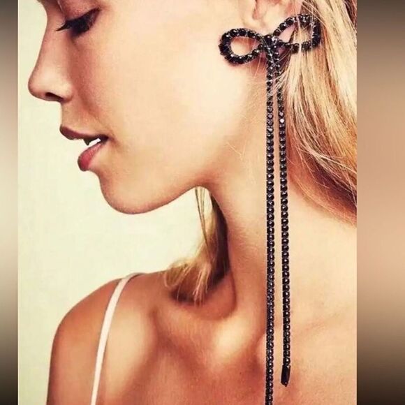 Zara Jewelry - Rhinestone drop earrings #1452